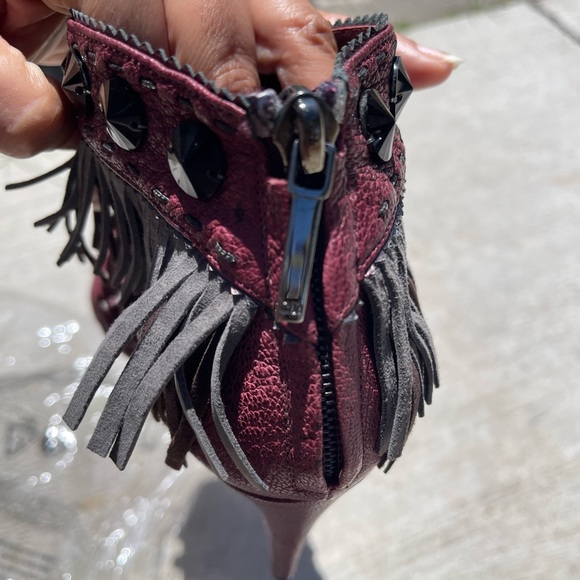 Authentic Christian Dior heels in burgundy leather with grey suede detail. - Picture 7 of 16